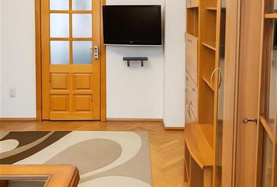 Apartament cu 3 camere decomandat în Valenta - 16