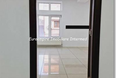 De inchiriat spatiu comercial, zona CENTRU - 5