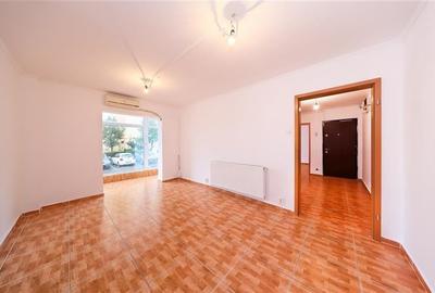 Spatiu comercial cu vitrina generoasa Spatiu comercial cu vitrina generoasa - 3