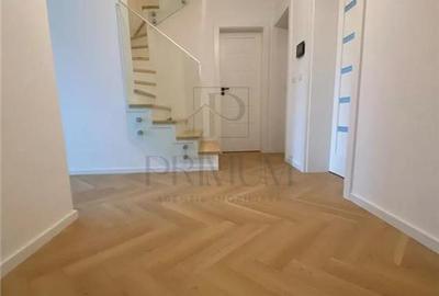 Duplex cu 5 camere cu Canalizare în Dumbrăvița