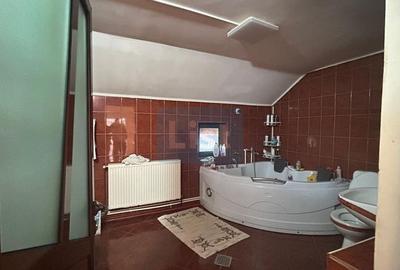 Casă cu 8 camere cu Canalizare în Drăguțești - 9