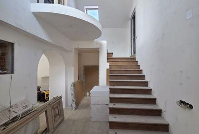 Casă cu 9 camere cu Teren 293 Mp în Cristian - 24