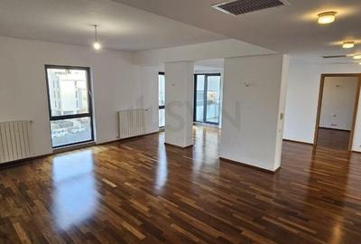 Apartament cu 4 camere decomandat în Băneasa