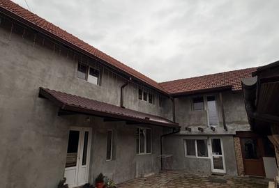 Casă cu 4 camere în Central - 1