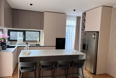 Duplex cu 5 camere cu Canalizare în Central - 3