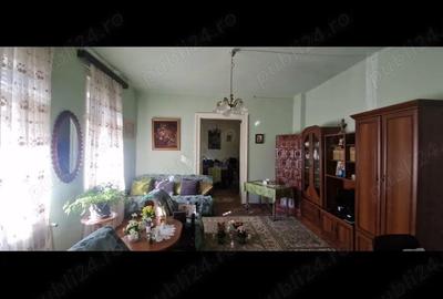 Casă cu 4 camere în Favorit