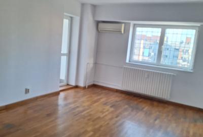 Apartament cu 4 camere decomandat în Calea Călărașilor - 5