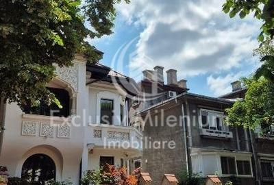 Casă individuală cu 10 camere cu Canalizare în Capitale