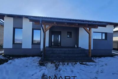 Casă cu 4 camere cu Teren 500 Mp în Tărlungeni