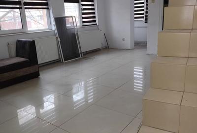 Spațiu comercial, de 140 mp, în Central - 3