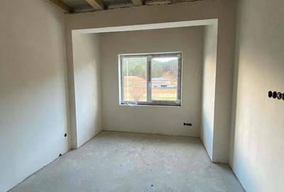 Casă cu 4 camere cu Teren 400 Mp în Luna - 13