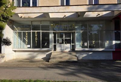 Spațiu comercial, de 90 mp, în Central - 4
