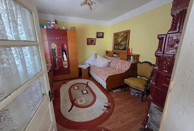 Casă cu 3 camere cu Teren 2000 Mp în Deleni - 2