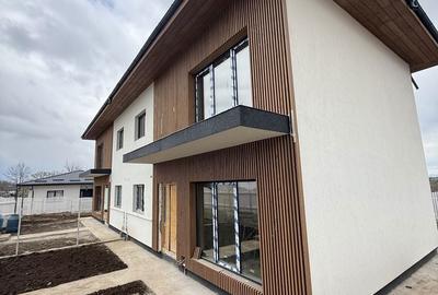 Casă cu 4 camere în Vișan