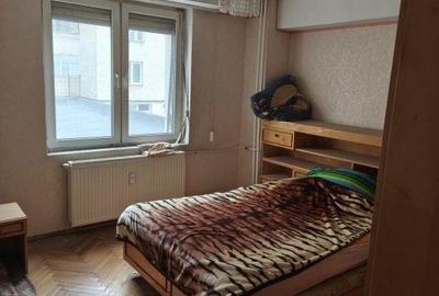 Apartament cu 3 camere decomandat, mobilat în Dealuri Oradea