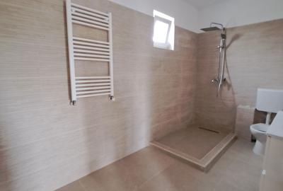 Casă cu 4 camere în Roșu - 1