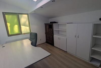 Casă cu 4 camere cu Teren 1750 Mp în Central - 2