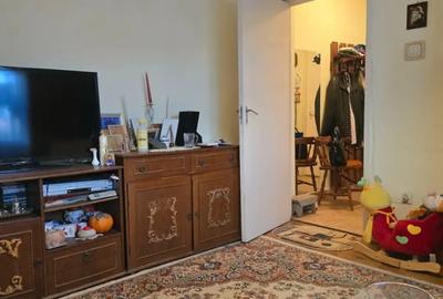 Apartament cu 4 camere semidecomandat în Gojdu