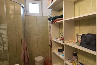 Apartament cu 4 camere decomandat în Progresul - 17