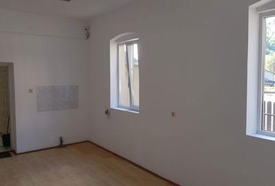 Casă cu 3 camere în Nădrag - 1