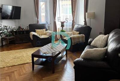 Casă individuală cu 5 camere cu Canalizare în Centrul Civic - 2