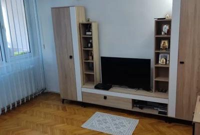 Apartament 3 camere- Zona Sud - etaj 2 - 50 mp  - 64000 euro - 1