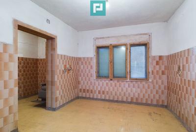 Casa cu 8 Camere in Salajeni - 4