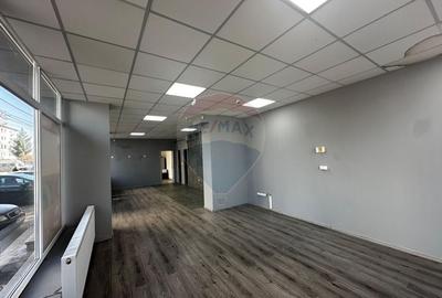 Spațiu comercial, de 84.199996948242 mp, în Decebal - 3