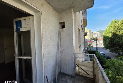 Apartament cu 3 camere decomandat în Piața Centrală