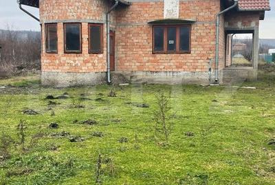 Casă cu 4 camere cu Teren 2900 Mp în Central - 2