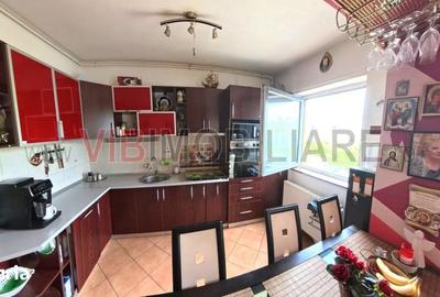 Apartament cu 3 camere semidecomandat în Ștefăneștii de Jos