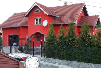 Casă cu 4 camere în Central - 1