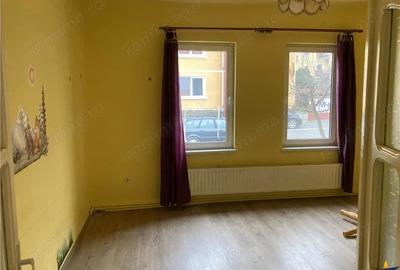 Casă cu 3 camere cu Canalizare în Central - 5