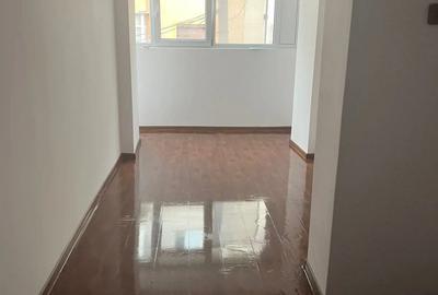 Vand apartament cu 2 camere et1 str patriei - 3