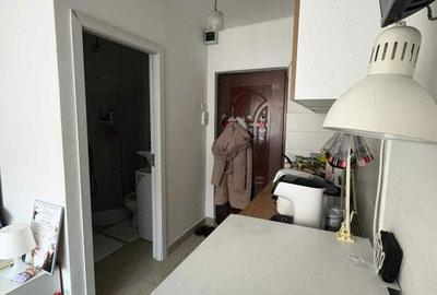 Garsonieră decomandată în UMT - 2