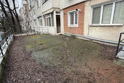 Apartament cu 3 camere decomandat în - 10