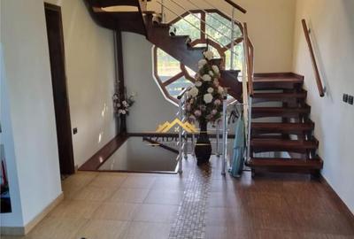 Casă cu 6 camere cu Teren 700 Mp în Central - 14