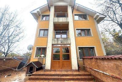 Casă cu 5 camere cu Teren 382 Mp în Central