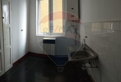Apartament cu 2 camere decomandat în Central - 6