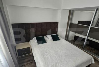 Apartament cu 3 camere semidecomandat în Craiovița Nouă
