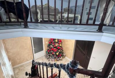 Casă cu 7 camere cu Teren 400 Mp în Central - 2