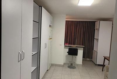 Garsonieră decomandată în Rogerius