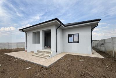 Casa parter, 108 mp utili, la cheie, 600 mp teren, Pielesti
