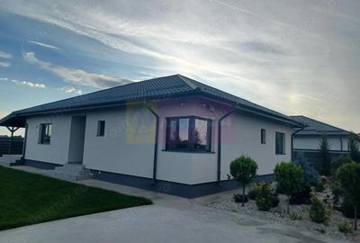 Casă cu 4 camere cu Teren 504 Mp în Săbăreni