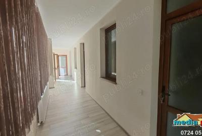 Casă cu 5 camere cu Teren 686 Mp în Piața Centrală - 10