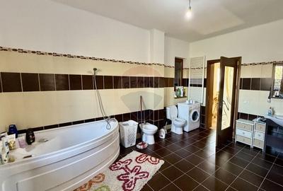 Casă cu 5 camere cu Teren 3400 Mp în Răchitosu - 11