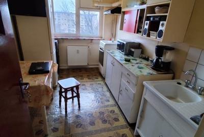 Apartament cu 3 camere semidecomandat, mobilat în Trafic Greu - 3