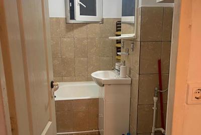 Garsonieră decomandată în Eroii Revoluției - 2