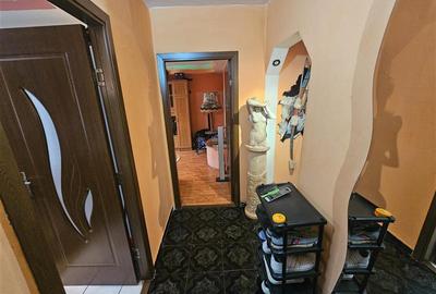 Apartament cu 3 camere decomandat, mobilat în Micro IV - 21