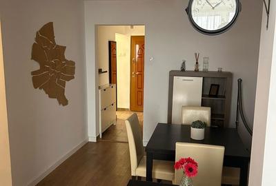 Apartament cu 3 camere semidecomandat în Pantelimon